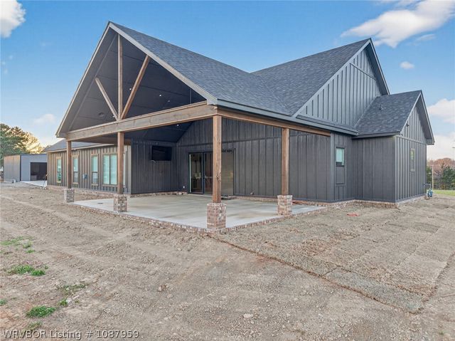 600 E McKenzie Avenue, Pocola, OK 74902