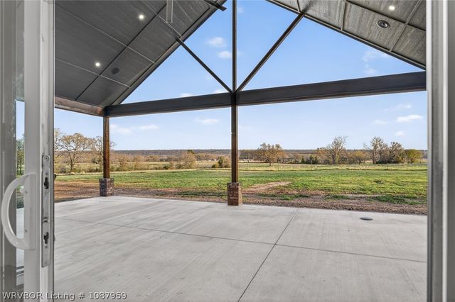 600 E McKenzie Avenue, Pocola, OK 74902