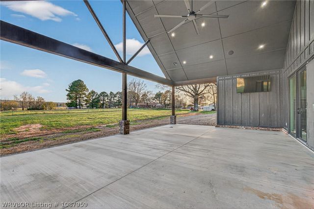 600 E McKenzie Avenue, Pocola, OK 74902