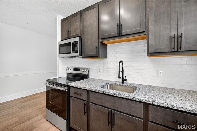 5803 S Kingshighway Boulevard 2N, St Louis, MO 63109