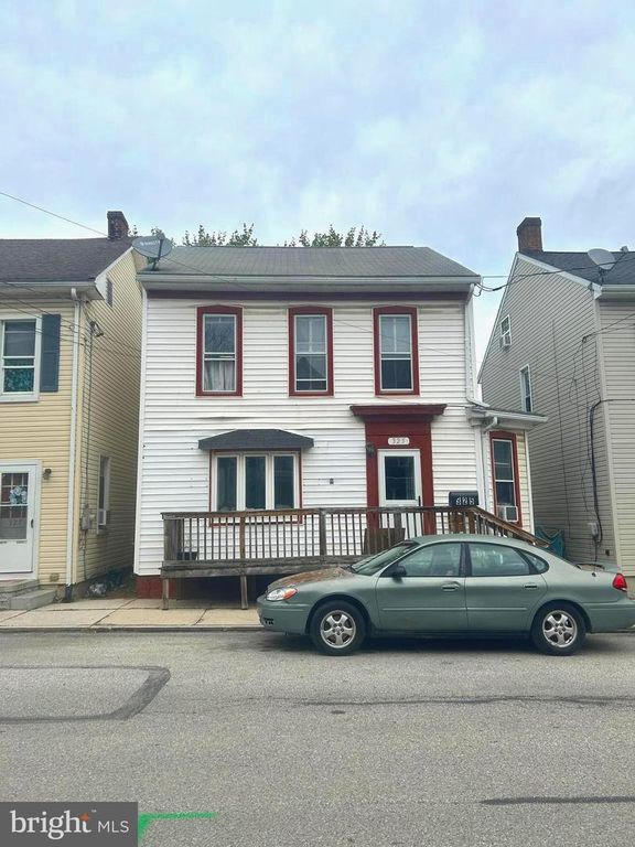 325 N FRANKLIN ST, Hanover, PA 17331