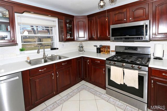 625 Nancy Drive, St Charles, MO 63301