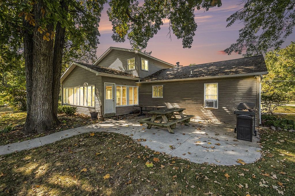 7842 Main Street, Newaygo, MI 49337