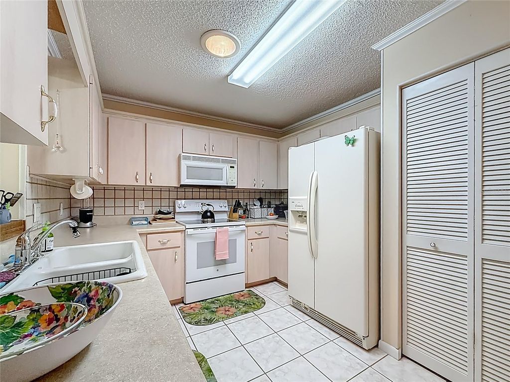 Image 14 of property listing at 9635 SW 94TH TERRACE B, Ocala, FL 34481