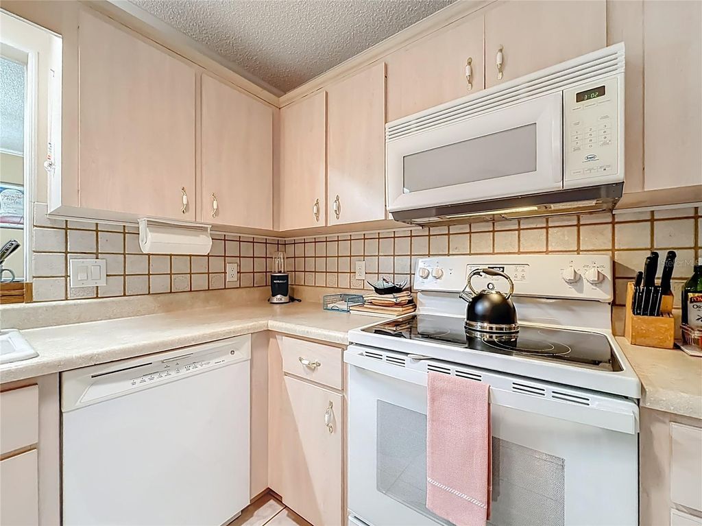 Image 17 of property listing at 9635 SW 94TH TERRACE B, Ocala, FL 34481