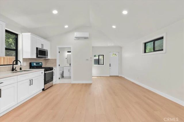 2481 S Westgate Avenue, Los Angeles, CA 90064