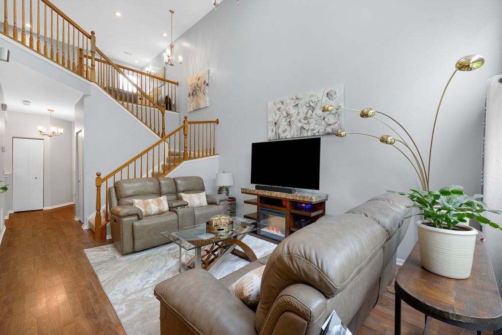 Image 5 of property listing at 14828 W Victoria Crossing Way, Lockport, IL 60441