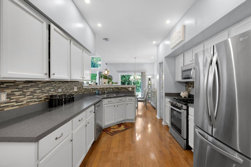 Image 10 of property listing at 14828 W Victoria Crossing Way, Lockport, IL 60441