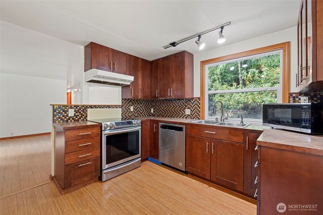 7589 Bailey Road, Clinton, WA 98236