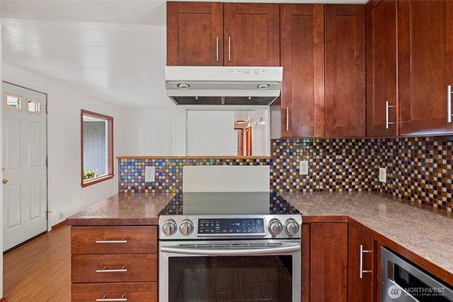 7589 Bailey Road, Clinton, WA 98236