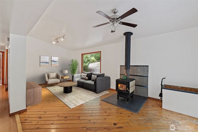 7589 Bailey Road, Clinton, WA 98236