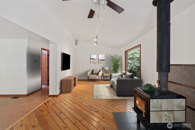 7589 Bailey Road, Clinton, WA 98236