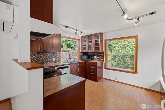 7589 Bailey Road, Clinton, WA 98236