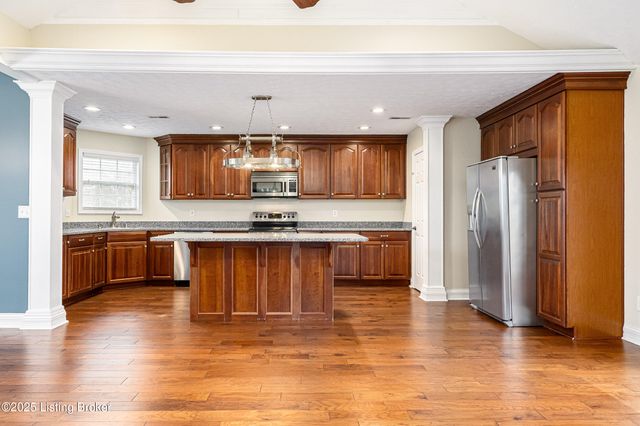 1811 Shelbyville Rd, Taylorsville, KY 40071