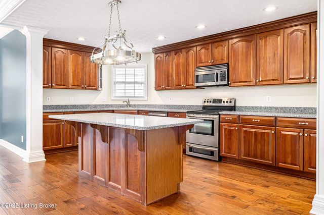 1811 Shelbyville Rd, Taylorsville, KY 40071