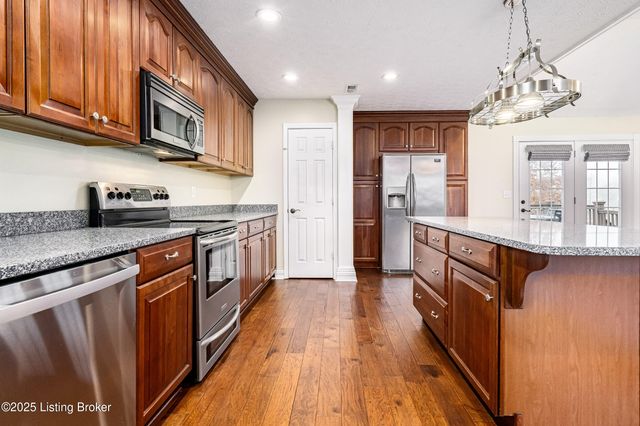 1811 Shelbyville Rd, Taylorsville, KY 40071