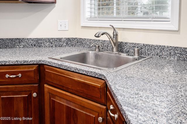 1811 Shelbyville Rd, Taylorsville, KY 40071