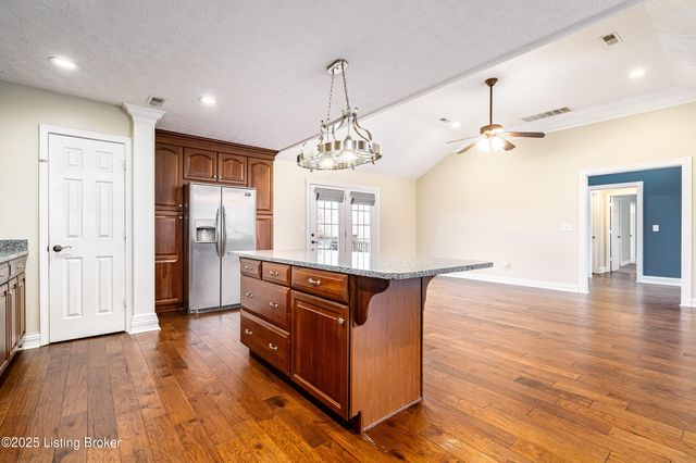 1811 Shelbyville Rd, Taylorsville, KY 40071