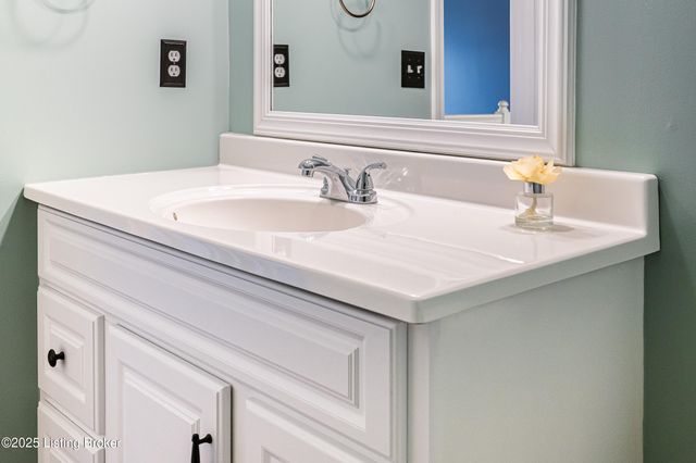 1811 Shelbyville Rd, Taylorsville, KY 40071