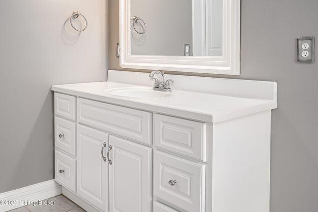 1811 Shelbyville Rd, Taylorsville, KY 40071