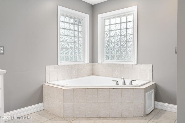 1811 Shelbyville Rd, Taylorsville, KY 40071