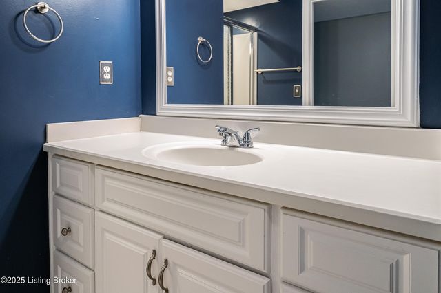 1811 Shelbyville Rd, Taylorsville, KY 40071