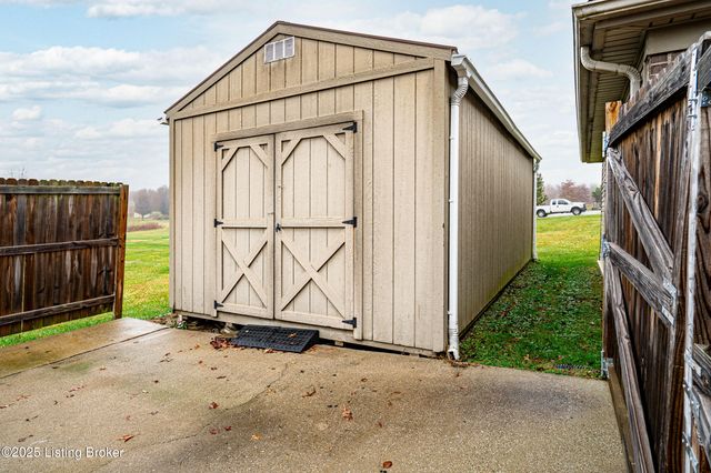 1811 Shelbyville Rd, Taylorsville, KY 40071