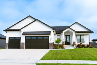 17965 Hammontree Circle, Clive, IA 50325
