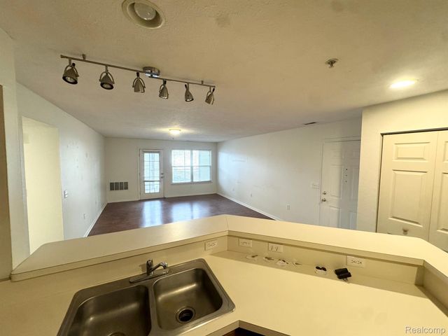 1514 Oakfield Drive, Pittsfield Charter Township, MI 48108