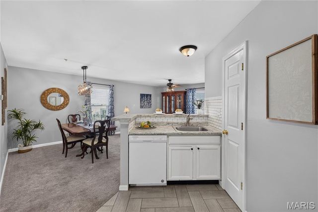 10 Homefield Gardens Drive 17N, O'fallon, MO 63366