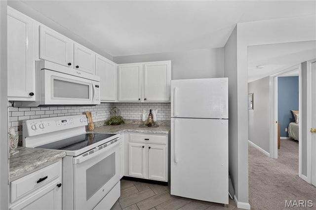 10 Homefield Gardens Drive 17N, O'fallon, MO 63366