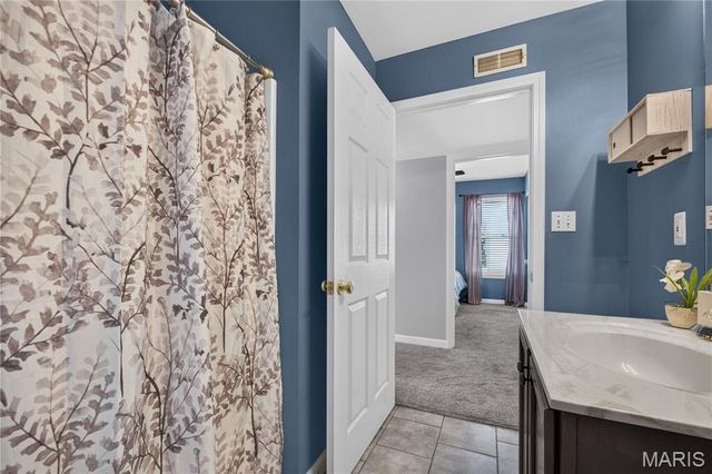 10 Homefield Gardens Drive 17N, O'fallon, MO 63366