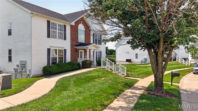10 Homefield Gardens Drive 17N, O'fallon, MO 63366