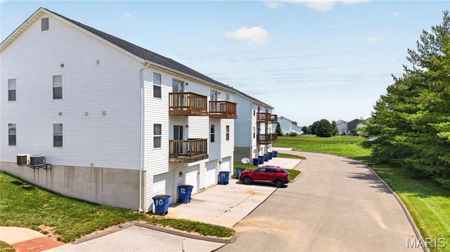 10 Homefield Gardens Drive 17N, O'fallon, MO 63366