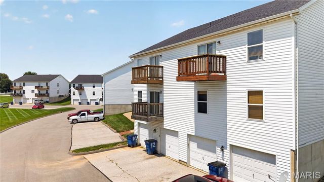 10 Homefield Gardens Drive 17N, O'fallon, MO 63366