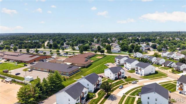10 Homefield Gardens Drive 17N, O'fallon, MO 63366