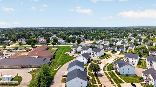 10 Homefield Gardens Drive 17N, O'fallon, MO 63366