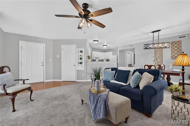 10 Homefield Gardens Drive 17N, O'fallon, MO 63366