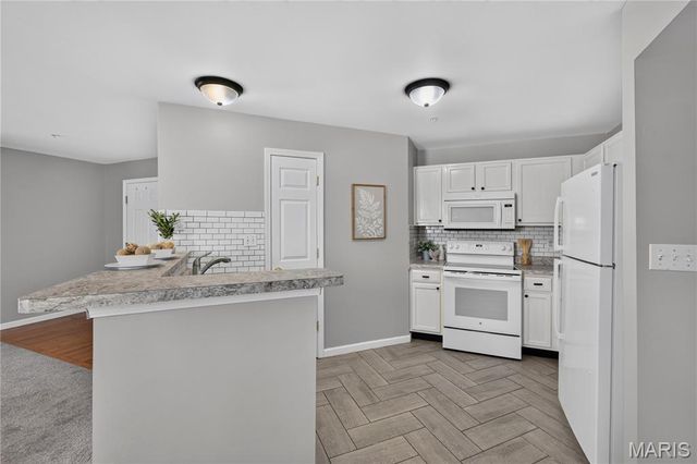 10 Homefield Gardens Drive 17N, O'fallon, MO 63366