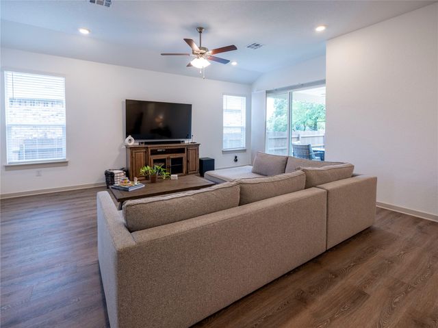 2113 Centerline LN, Georgetown, TX 78628