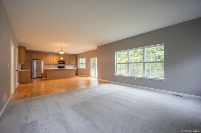 18 Page Court, Poughkeepsie, NY 12603