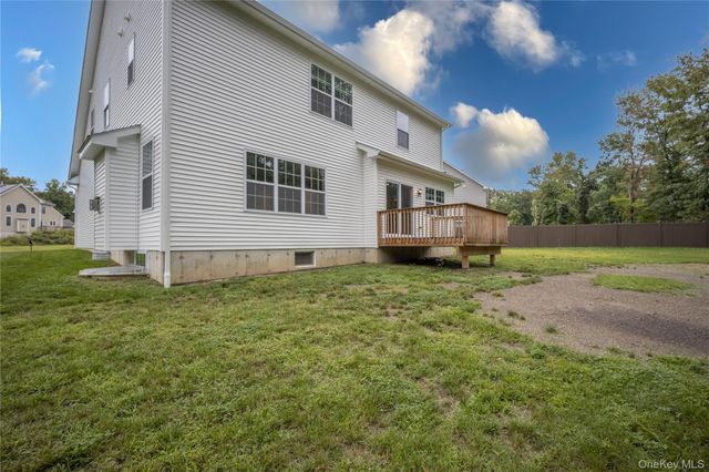 18 Page Court, Poughkeepsie, NY 12603