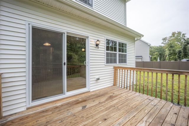 18 Page Court, Poughkeepsie, NY 12603