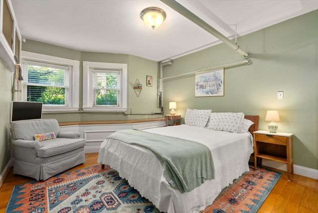 16 Garrison Rd 8, Brookline, MA 02445