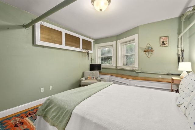 16 Garrison Rd 8, Brookline, MA 02445