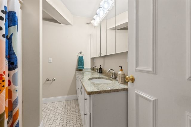 16 Garrison Rd 8, Brookline, MA 02445
