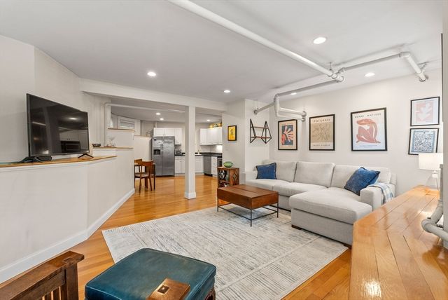 16 Garrison Rd 8, Brookline, MA 02445