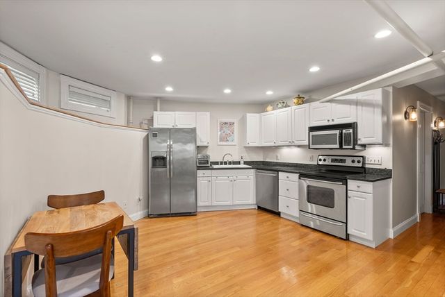 16 Garrison Rd 8, Brookline, MA 02445