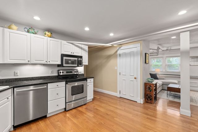 16 Garrison Rd 8, Brookline, MA 02445