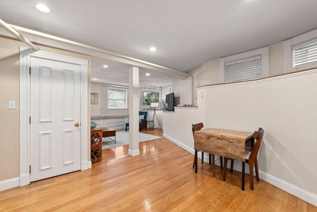 16 Garrison Rd 8, Brookline, MA 02445